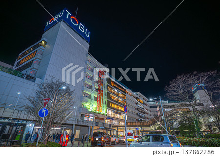 東武百貨店船橋店と船橋駅北口ロータリーの夜景【千葉県船橋市本町】 137862286
