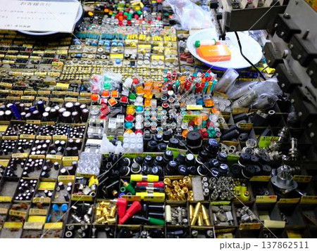 電子部品 137862511