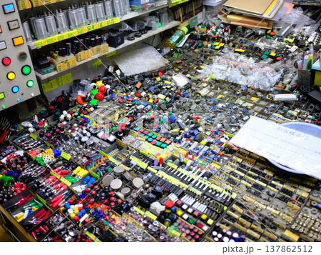 電子部品 137862512