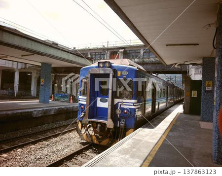 台湾のローカル電車 台湾のローカル電車 137863123