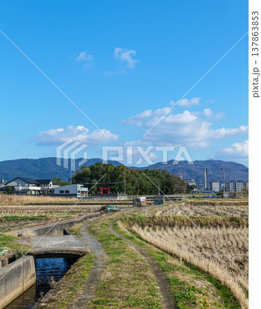奈良市東九条町の農道から元石清水八幡宮と大安寺西塔跡と大文字火床 2020年1月2日 137863853