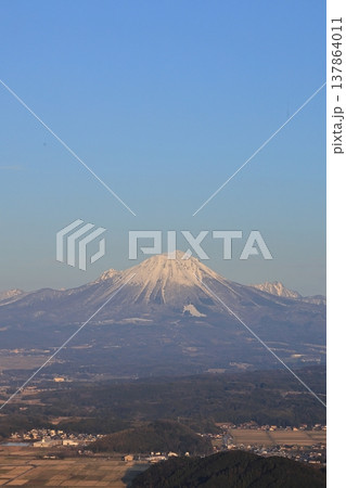母塚山から望む大山 2 母塚山から望む大山 2 137864011