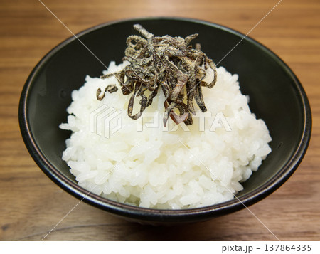 塩昆布と白米 137864335
