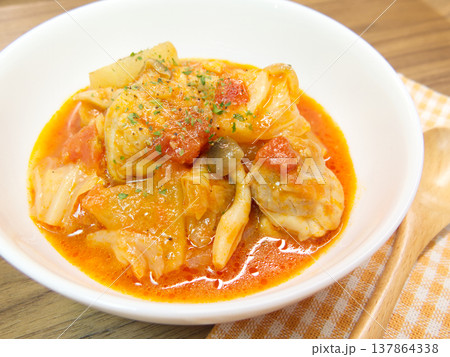 鶏肉とキャベツのトマト煮込み 鶏肉とキャベツのトマト煮込み 137864338
