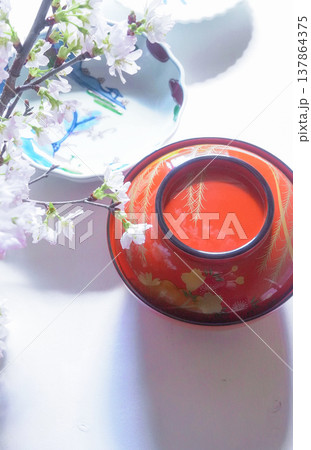 和風のイメージ画像［和食器と桜］ 137864375