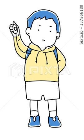 防犯ブザーを備えている小学生男子_2色 137866189