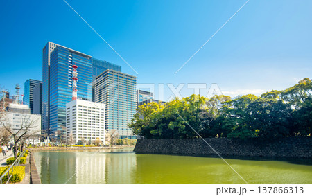 東京 皇居 大手濠とビジネス街 東京 皇居 大手濠とビジネス街 137866313