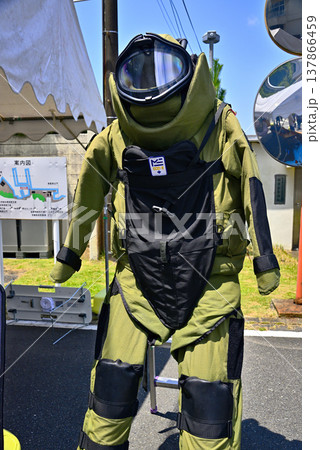 【神奈川】横須賀　海上自衛隊公開日で展示されていた潜水服 137866459