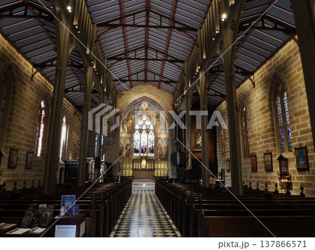 静寂に包まれた Christ Church St Laurence 内部 ― 光が導く礼拝堂 137866571