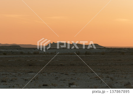 キジルクップの夕景～カザフスタン・マンギスタウ州 / Kyzylkup, Kazakhstan 137867895