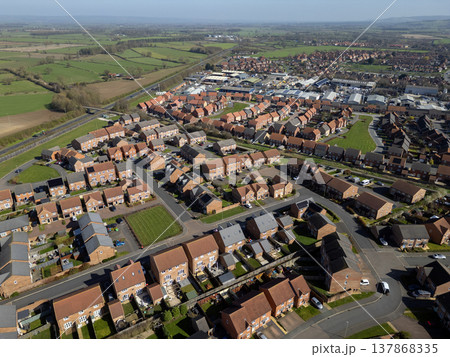 Aerial view of a housing estate in the town of Malton in North Yorkshire - England 137868335