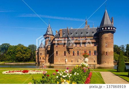 Summer landscape with a view of the ancient Castle De Haar 137868919
