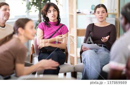People sit in a circle and communicate in the interior of the office 137869989