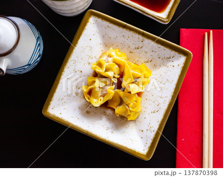 Shumai, delicious chinese dim sum dumplings 137870398