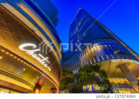 東京 千代田区 有楽町 日比谷シャンテと東京ミッドタウン日比谷の夜景 東京 千代田区 有楽町 日比谷シャンテと東京ミッドタウン日比谷の夜景 137874064