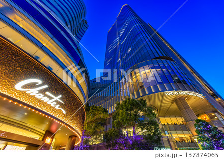 東京 千代田区 有楽町 日比谷シャンテと東京ミッドタウン日比谷の夜景 東京 千代田区 有楽町 日比谷シャンテと東京ミッドタウン日比谷の夜景 137874065