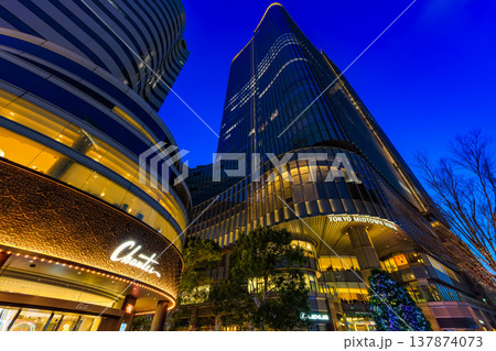 東京 千代田区 有楽町 日比谷シャンテと東京ミッドタウン日比谷の夜景 東京 千代田区 有楽町 日比谷シャンテと東京ミッドタウン日比谷の夜景 137874073