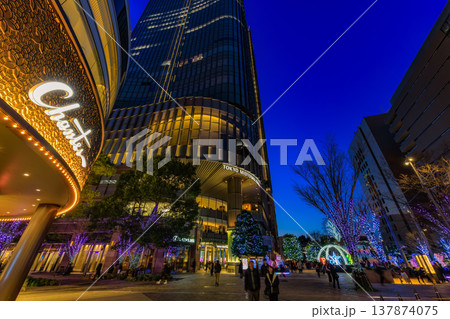 東京　千代田区 有楽町　東京ミッドタウン日比谷の夜景 137874075