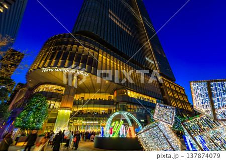 東京　千代田区 有楽町　東京ミッドタウン日比谷の夜景 137874079