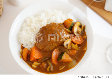 ハンバーグカレー ハンバーグカレー 137875054