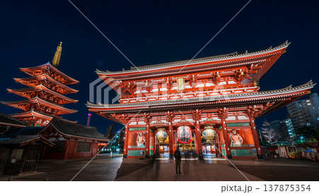 「東京都」宝蔵門と五重塔の夜景 浅草寺 「東京都」宝蔵門と五重塔の夜景 浅草寺 137875354