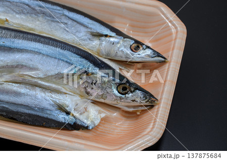 秋はサンマの開き（干物） 137875684