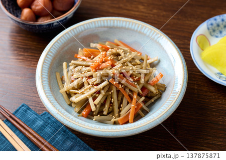 きんぴらごぼう 137875871