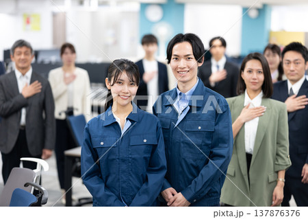 全力サポート体制で現場を支えるチーム 137876376