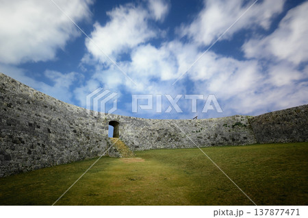 座喜味城跡　琉球王国の古城 137877471