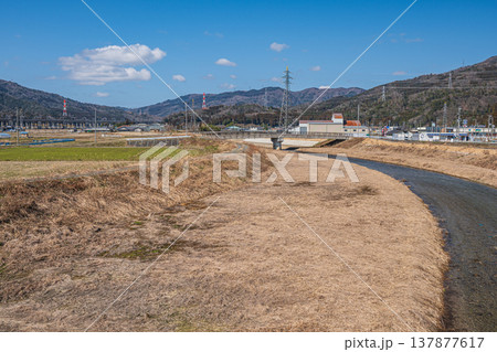 琵琶湖にそそぐ清流 大川 滋賀県長浜市西浅井町 琵琶湖にそそぐ清流 大川 滋賀県長浜市西浅井町 137877617