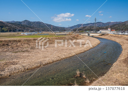 琵琶湖にそそぐ清流 大川 滋賀県長浜市西浅井町 琵琶湖にそそぐ清流 大川 滋賀県長浜市西浅井町 137877618