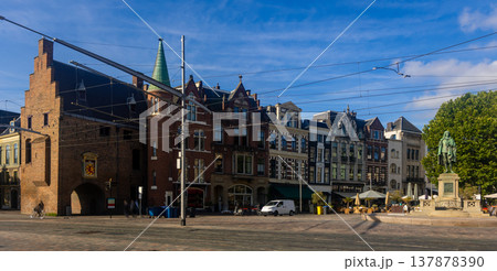 Plaats (Plaza) of Hague during daytime 137878390