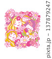 可愛い女の子と花のリボン 137879247