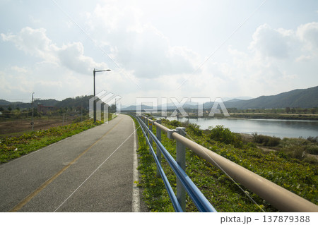 Han River bike path 137879388