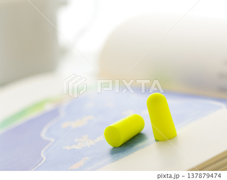 耳栓 137879474