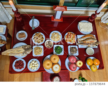 A prize with food dedicated to ancestors. The turn is the traditional Korean culture of preparing food on the morning of a holiday and bowing down to ancestors. A prize with food dedicated to ancestors. The turn is the traditional Korean culture of preparing food on the morning of a holiday and bowing down to ancestors. 137879644