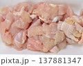 鶏コマ肉 137881347