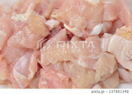 鶏コマ肉 鶏コマ肉 137881348