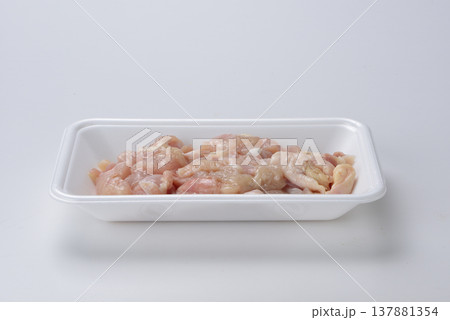 鶏コマ肉 137881354