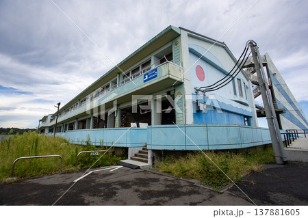 福島・浪江町で津波に遭いながらも被害を出さなかった請戸小学校跡 震災遺構 福島・浪江町で津波に遭いながらも被害を出さなかった請戸小学校跡 震災遺構 137881605