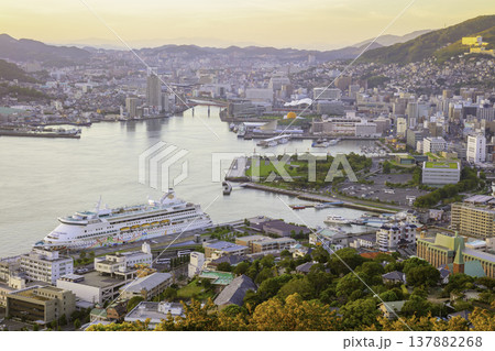 鍋冠山展望台から見る長崎の絶景（長崎県長崎市・鍋冠山） 137882268