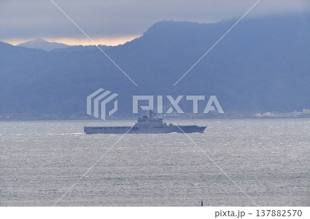 海上自衛隊　浦賀水道　しもきた　LST-4002　輸送艦 137882570