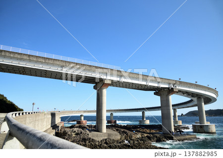 くしもと大橋 【和歌山県東牟婁郡串本町】 くしもと大橋 【和歌山県東牟婁郡串本町】 137882985