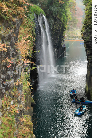 高千穂峡の真名井の滝 宮崎県高千穂町 高千穂峡の真名井の滝 宮崎県高千穂町 137885156