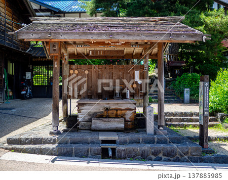 【奈良井宿】湧き水が流れる井戸 【奈良井宿】湧き水が流れる井戸 137885985