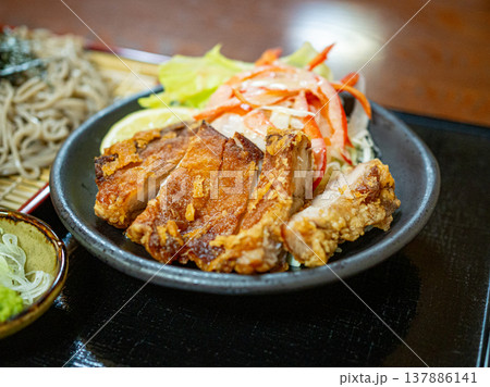 蕎麦と郷土料理山賊焼きの定食セット 蕎麦と郷土料理山賊焼きの定食セット 137886141