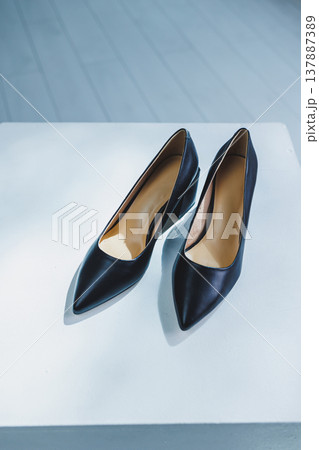 Women's leather shoes with a massive heel. Black autumn shoes for women on a white background. 137887389