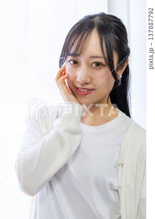 若い女性のビューティイメージ 若い女性のビューティイメージ 137887792