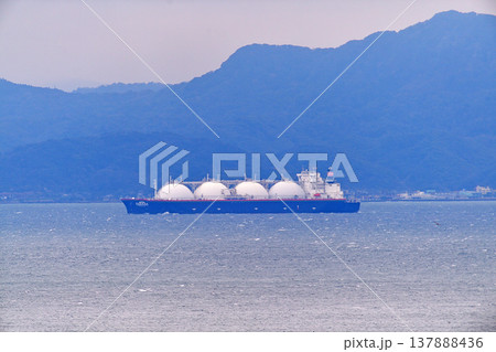 Lloyds TSB General Leasing　浦賀水道　LNG BARKA 137888436