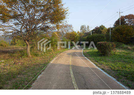 Han River bike path Han River bike path 137888489